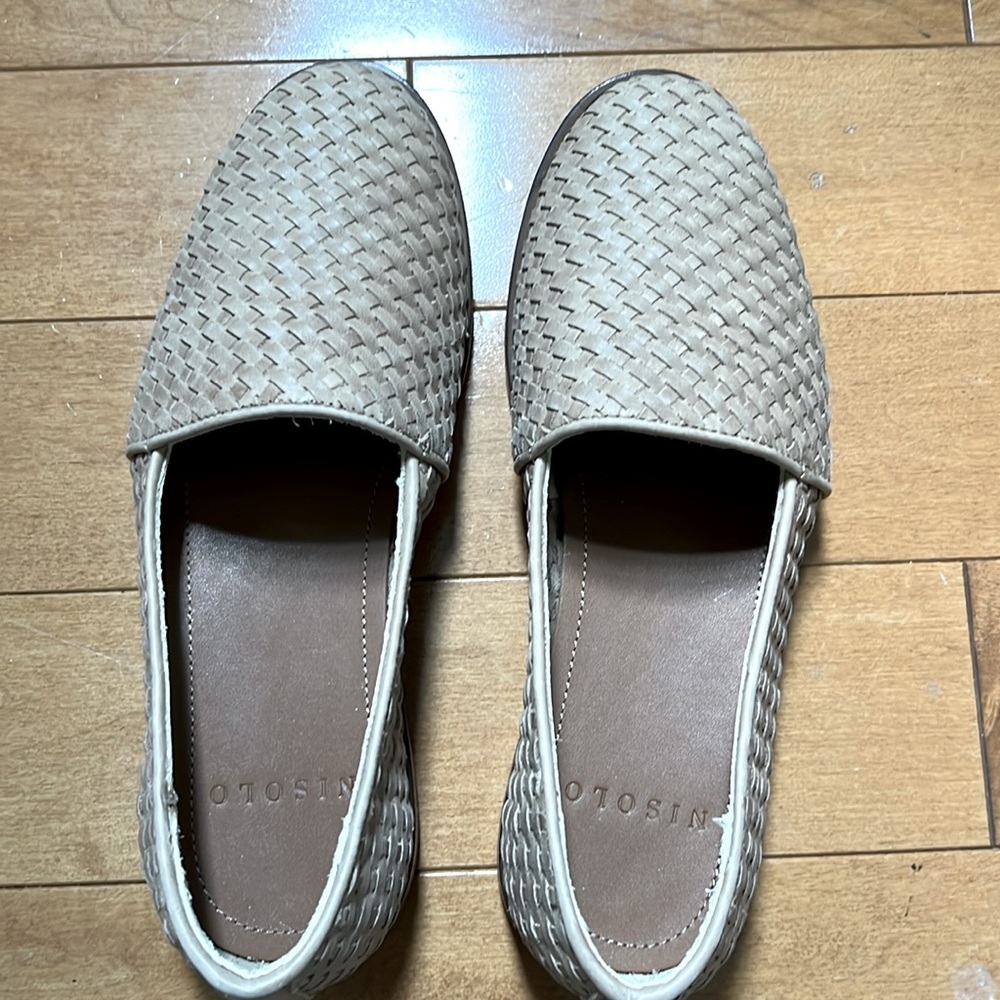 Nisolo Mara Loafers in Almond